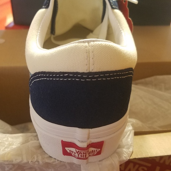 Sneakers - Picture 4 of 4